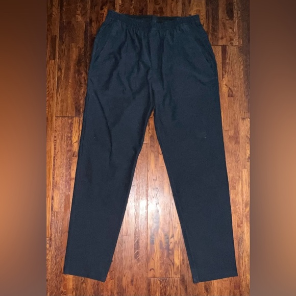 LULULEMON Utilitech Pull-On Classic-Fit Pant 30" in Black Size Medium - Picture 6 of 10